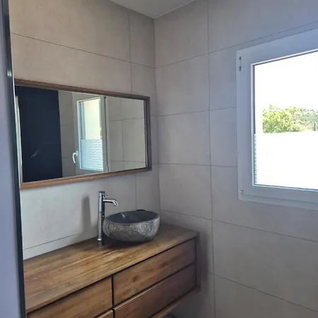 Maison Moderne Avec Salagou *